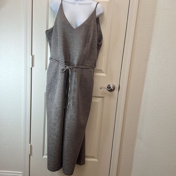AX Paris Curve Pantsuit Sz US 16 UK 20 Pewter Silver V Neck Sleeveless 💯 Poly - Picture 2 of 9